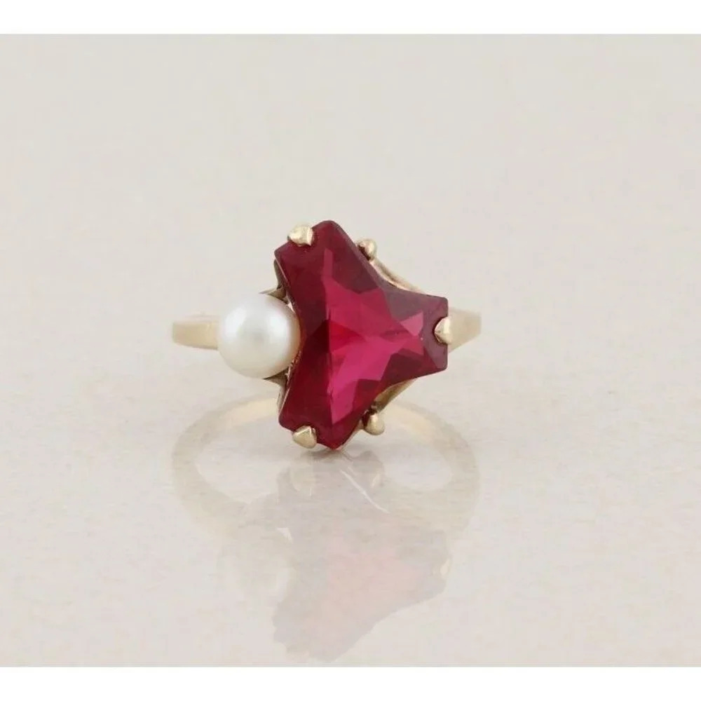 10k Yellow Gold Lab Created Ruby & Freshwater Pearl Ring Size 7 1/4